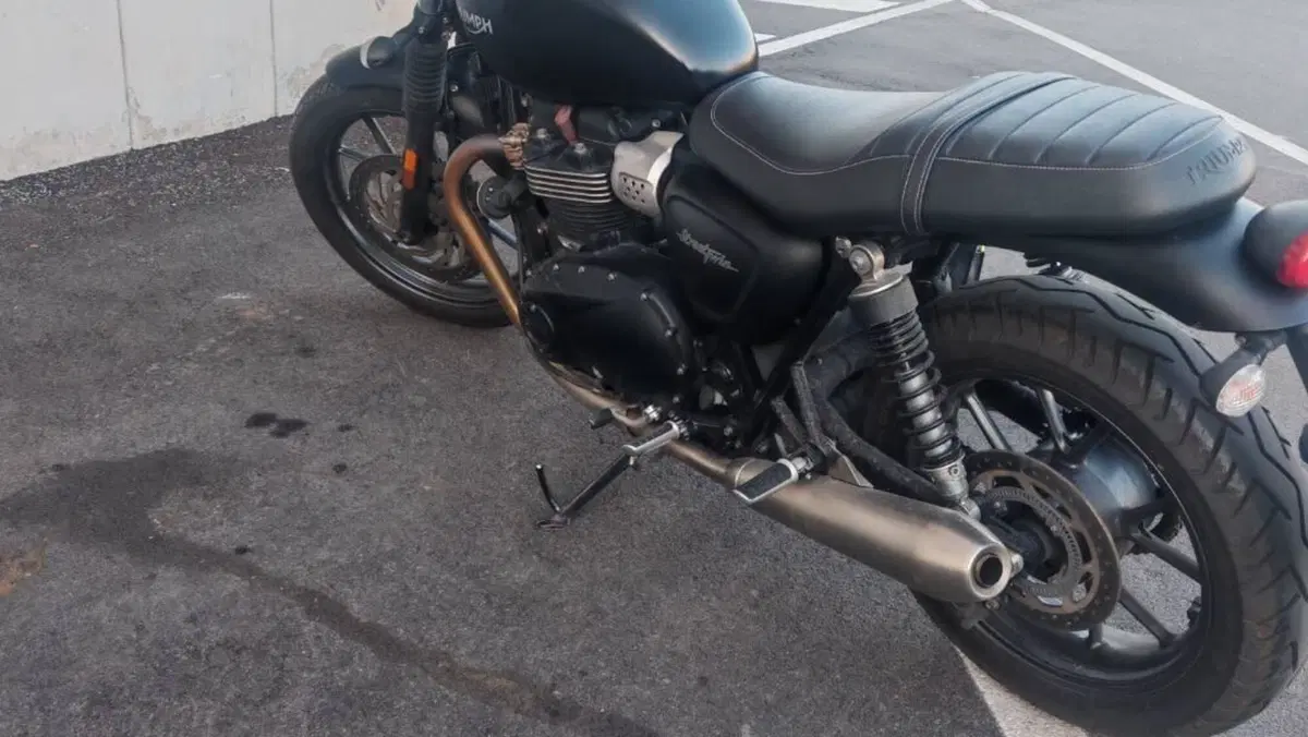 Triumph Street Twin 900 (2017 - 18)  (4)