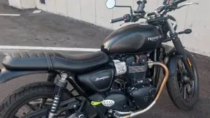 Triumph Street Twin 900 (2017 - 18)  (5)