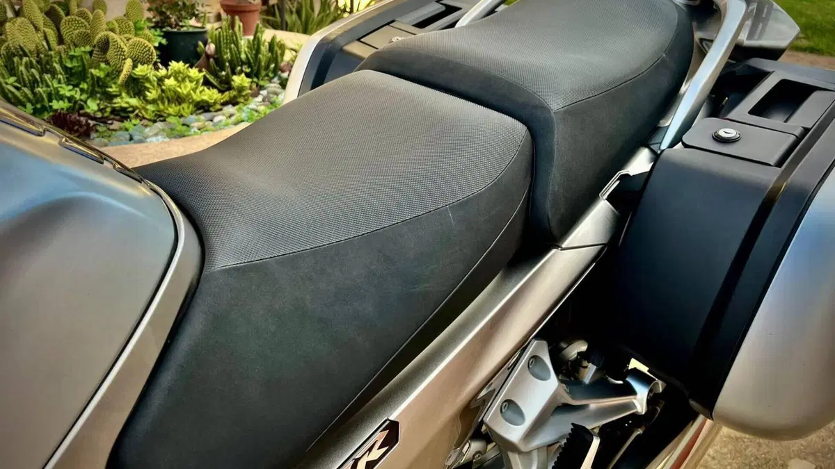Yamaha FJR 1300 AE (2016 - 20)  (2)