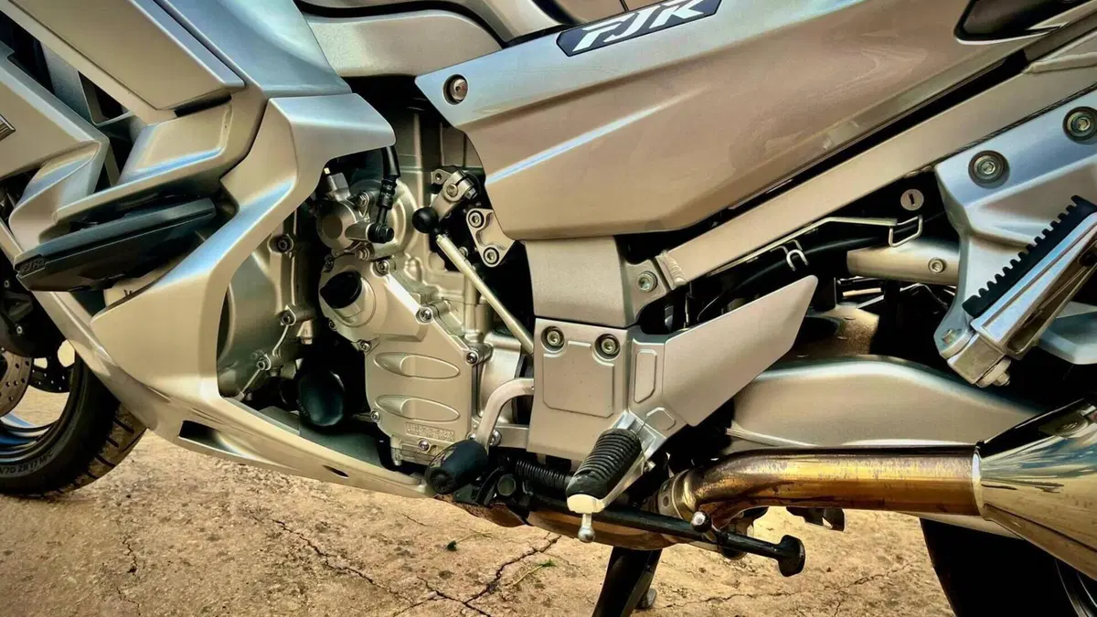 Yamaha FJR 1300 AE (2016 - 20)  (5)