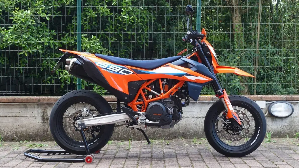 KTM 690 SMC R (2023 - 25)  (4)