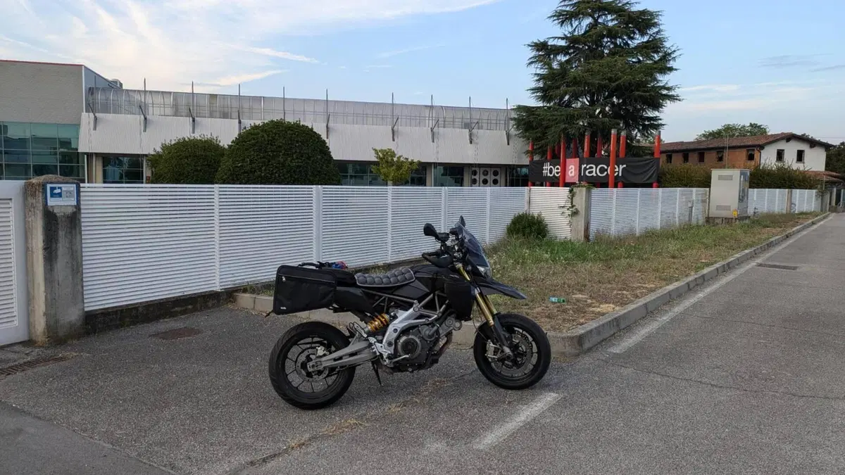Aprilia Dorsoduro 750 (2009 - 14)  (2)