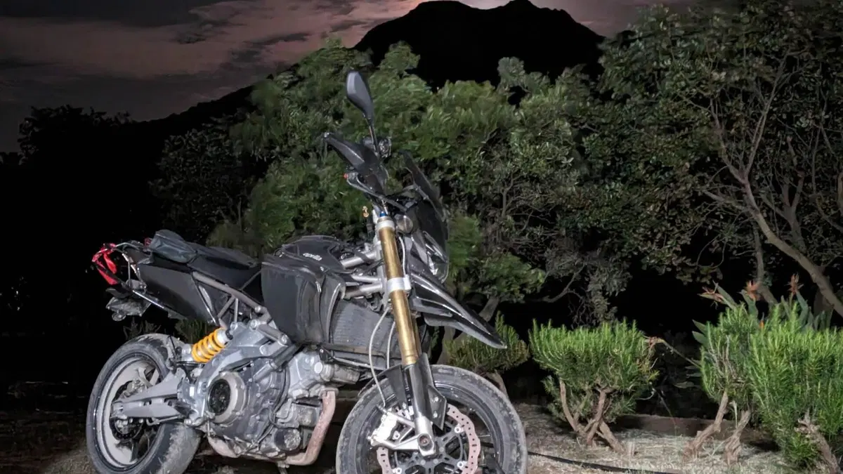 Aprilia Dorsoduro 750 (2009 - 14)  (4)