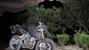 Aprilia Dorsoduro 750 (2009 - 14)  (4)