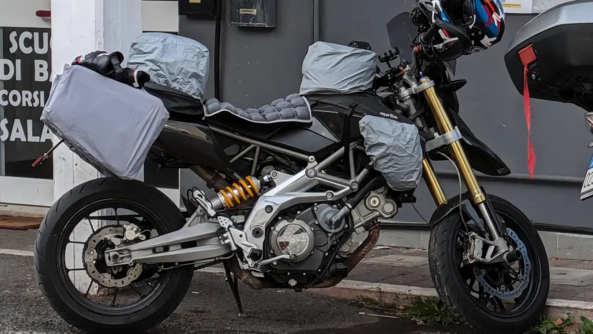 Aprilia Dorsoduro 750 (2009 - 14)  (5)