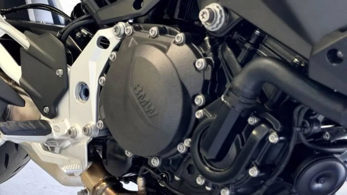 Bmw F 900 XR (2025 - 27)  (2)