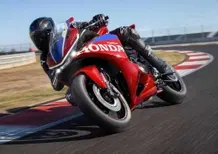 Honda CBR500R Four: quattro cilindri, 72 CV ed E-Clutch di serie. E non è la CBR500R che conosci
