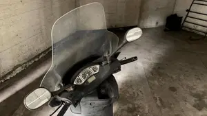 Yamaha X-Max 250 (2007 - 09)  (4)
