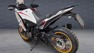 Moto Morini X-Cape 700 Gold Edition (2025 - 26)  (4)