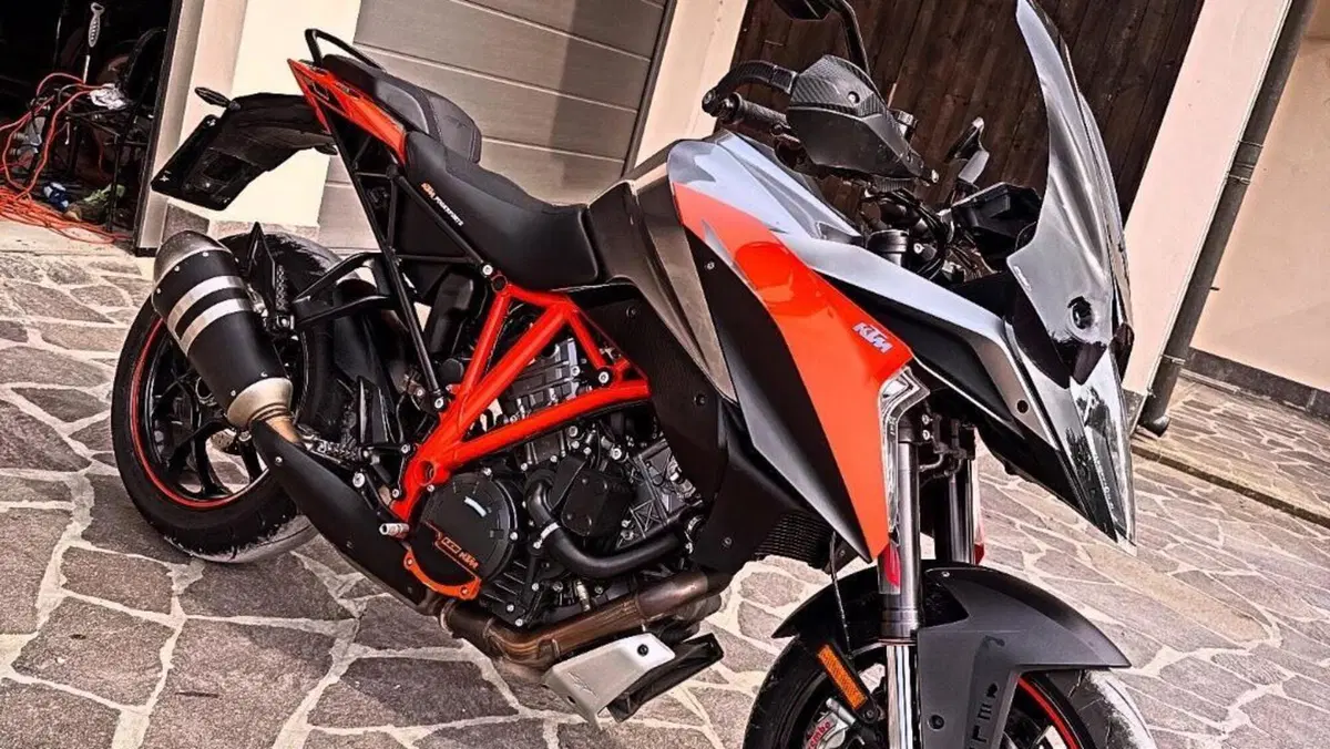 KTM 1290 Super Duke GT ABS (2016 - 18)  (2)