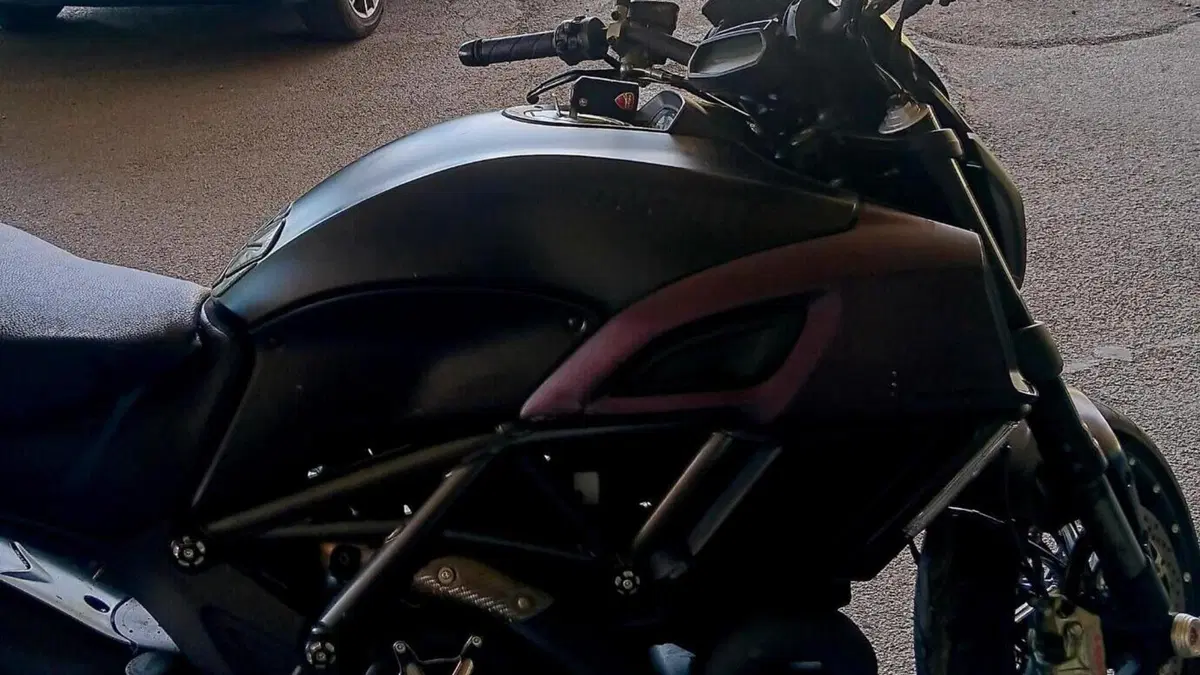 Ducati Diavel 1200 Dark (2012 - 13)  (2)