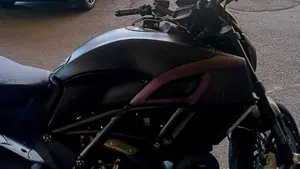 Ducati Diavel 1200 Dark (2012 - 13)  (2)