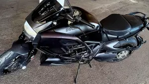 Ducati Diavel 1200 Dark (2012 - 13)  (3)