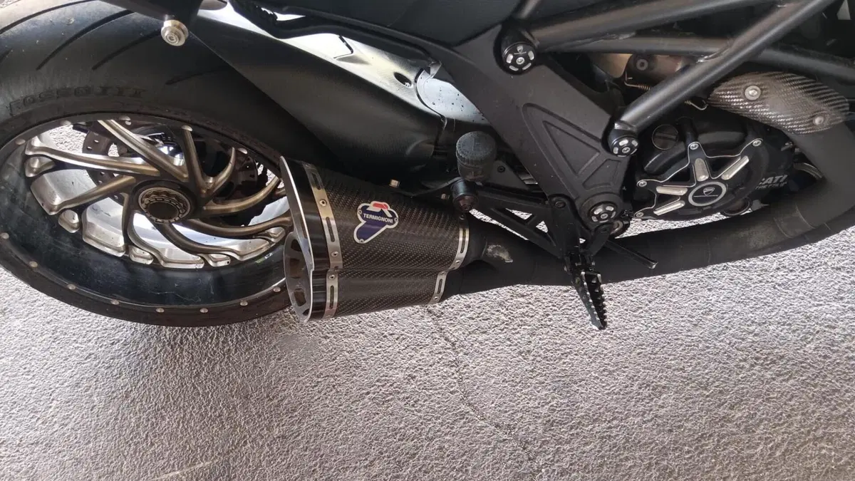 Ducati Diavel 1200 Dark (2012 - 13)  (4)