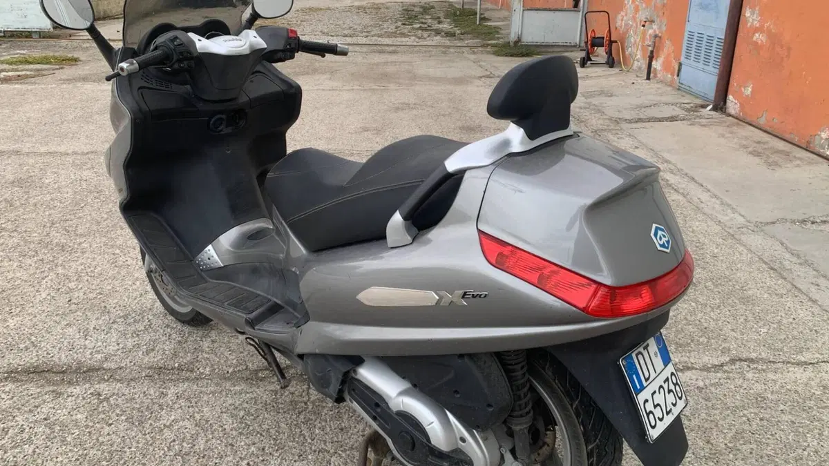 Piaggio Xevo 400 (2007 - 13)  (3)
