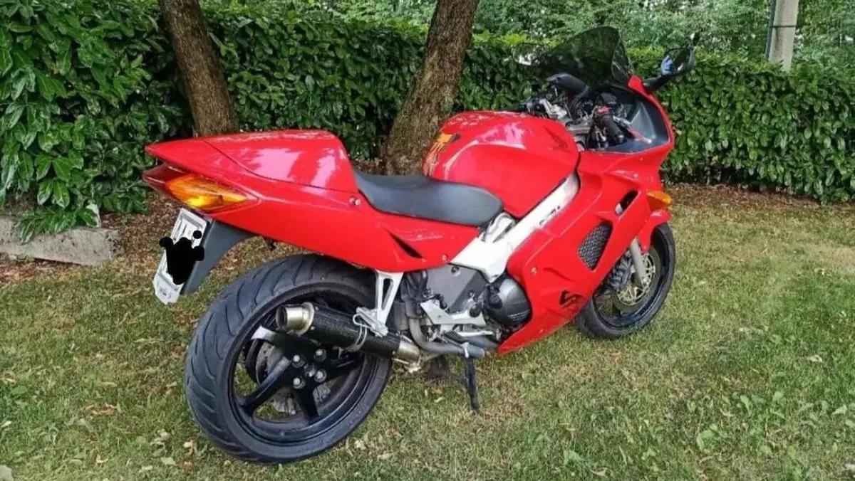 Honda VFR 800 (1998 - 01) 