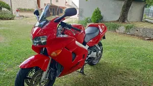 Honda VFR 800 (1998 - 01)  (5)
