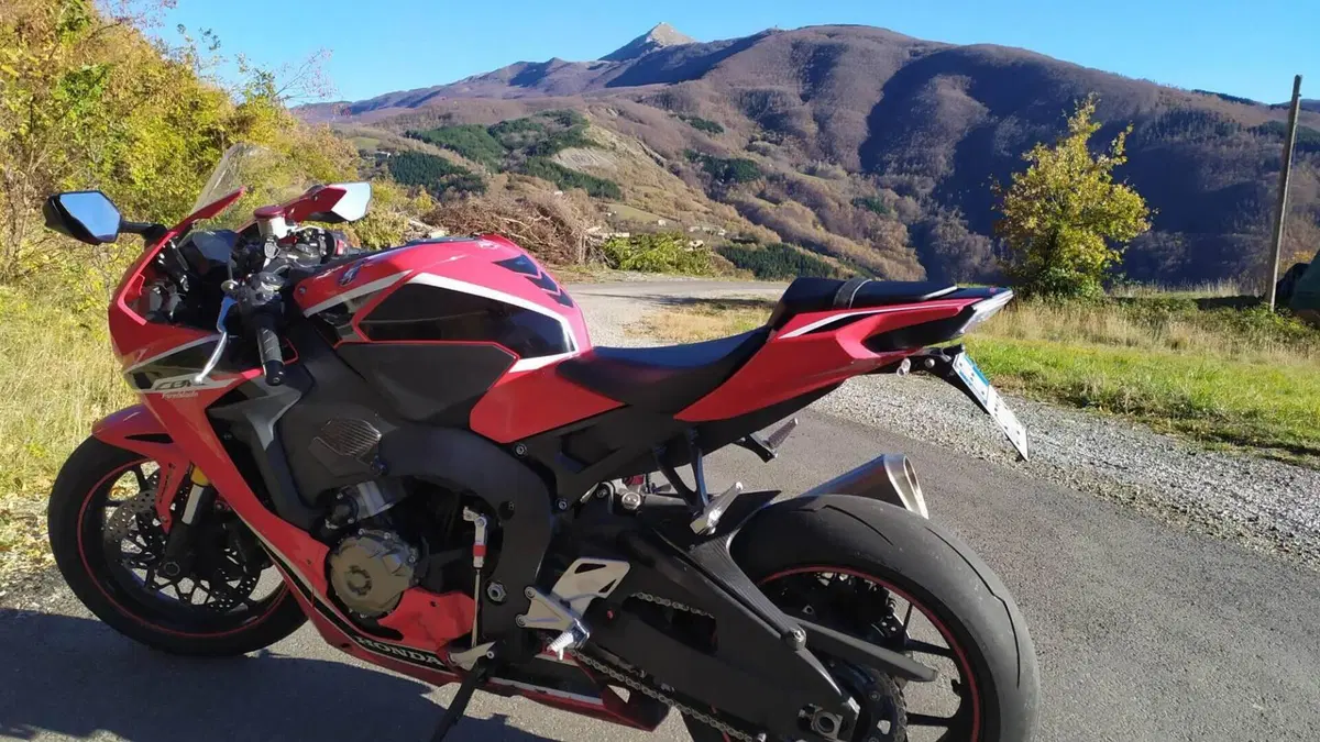 Honda CBR 1000 RR Fireblade (2017 - 19)  (3)