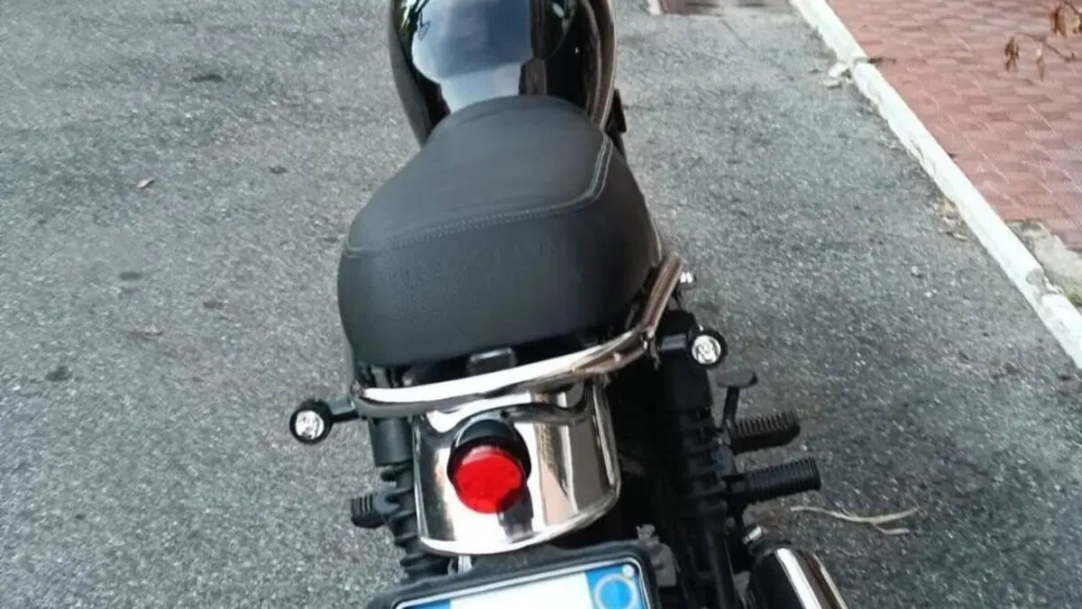 Brixton Motorcycles Cromwell 250 (2021 - 25)  (4)
