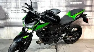 Kawasaki Z 400 (2023)  (2)