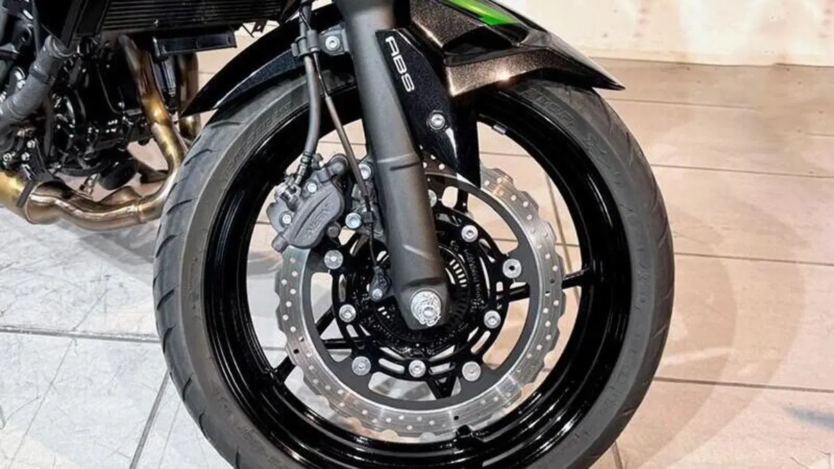 Kawasaki Z 400 (2023)  (3)