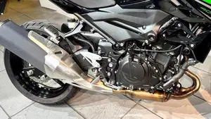 Kawasaki Z 400 (2023)  (4)