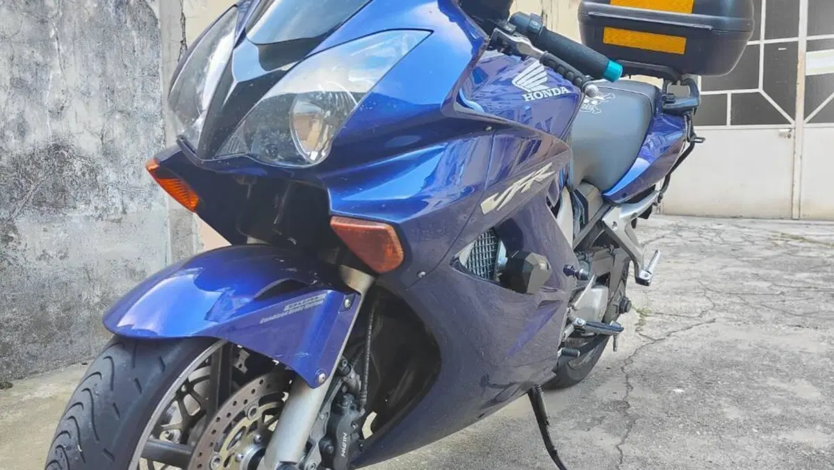 Honda VFR 800 (2002 - 05)  (2)