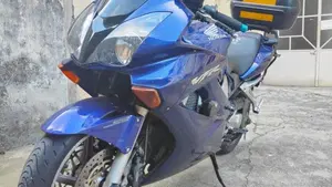 Honda VFR 800 (2002 - 05)  (2)