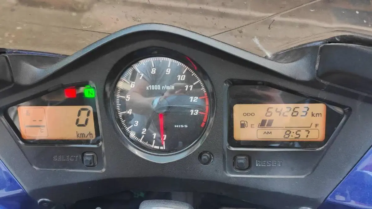 Honda VFR 800 (2002 - 05)  (3)