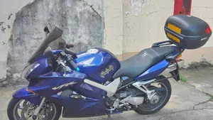 Honda VFR 800 (2002 - 05)  (7)