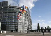 Motori termici dopo il 2035, il Parlamento europeo apre il varco: cosa cambia davvero