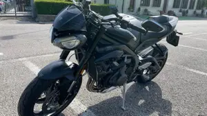 Triumph Street Triple R (2020 - 22)  (2)