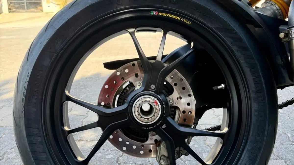 Ducati Hypermotard 950 SP (2022 - 25)  (10)