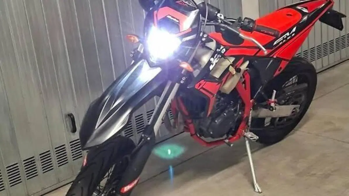 Betamotor RR 125 4T Motard R (2023 - 24)  (2)