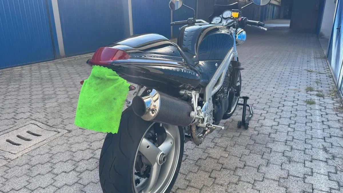 Triumph Speed Triple 955 (1998 - 01)  (4)