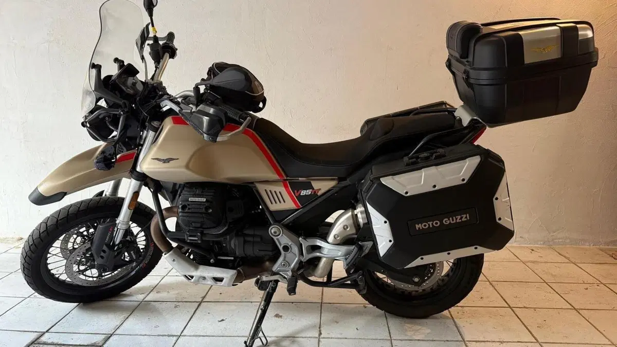 Moto Guzzi V85 TT Travel (2020) 