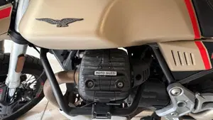 Moto Guzzi V85 TT Travel (2020)  (3)