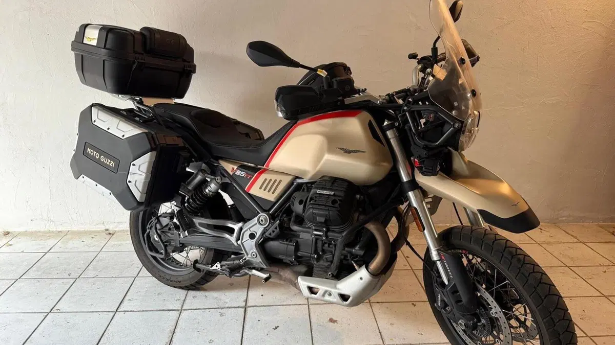 Moto Guzzi V85 TT Travel (2020)  (4)