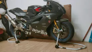 Aprilia RSV 1000 R Factory (2004 - 05) 