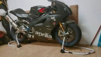 Aprilia RSV 1000 R Factory (2004 - 05)