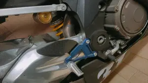 Aprilia RSV 1000 R Factory (2004 - 05)  (3)