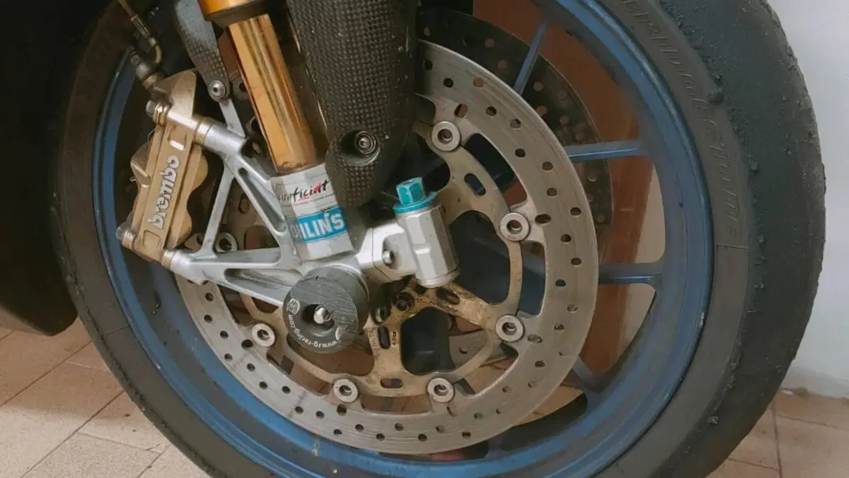 Aprilia RSV 1000 R Factory (2004 - 05)  (5)