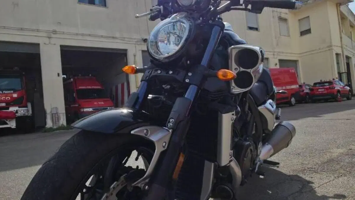 Yamaha VMAX (2008 - 17)  (3)