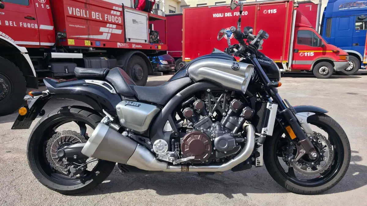Yamaha VMAX (2008 - 17)  (13)