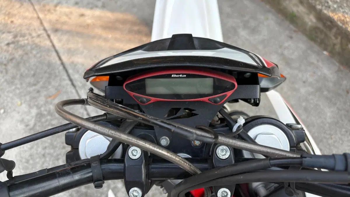Betamotor RR 125 4T Motard LC (2021 - 23)  (5)