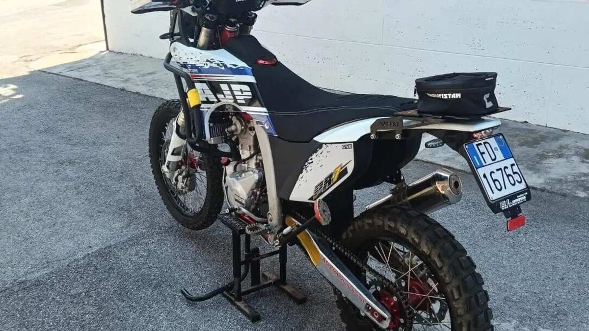 AJP PR7 650 Adventure (2021 - 24)  (2)