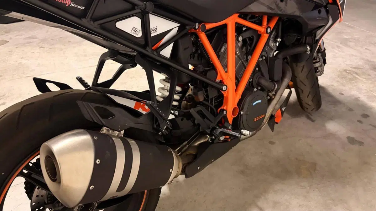 KTM 1290 Super Duke GT (2021 - 25)  (4)