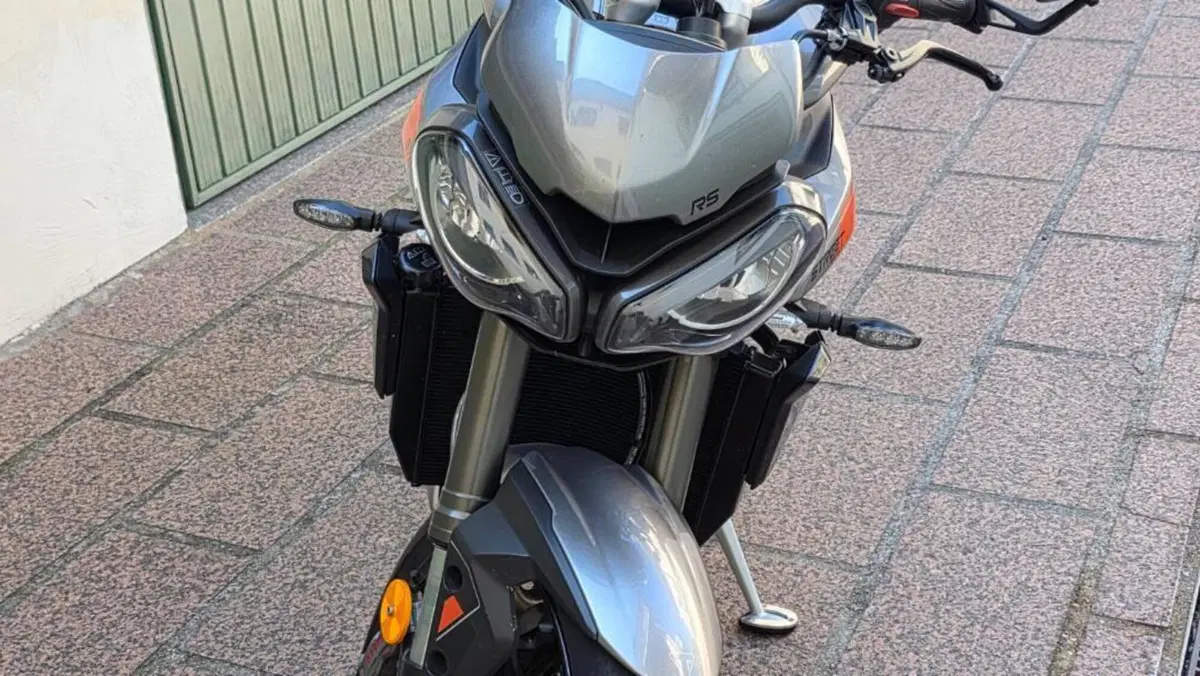 Triumph Street Triple 765 RS (2023 - 26)  (2)