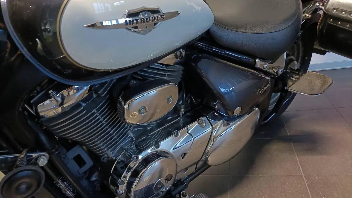 Suzuki Intruder 800 C (2009 - 14)  (7)