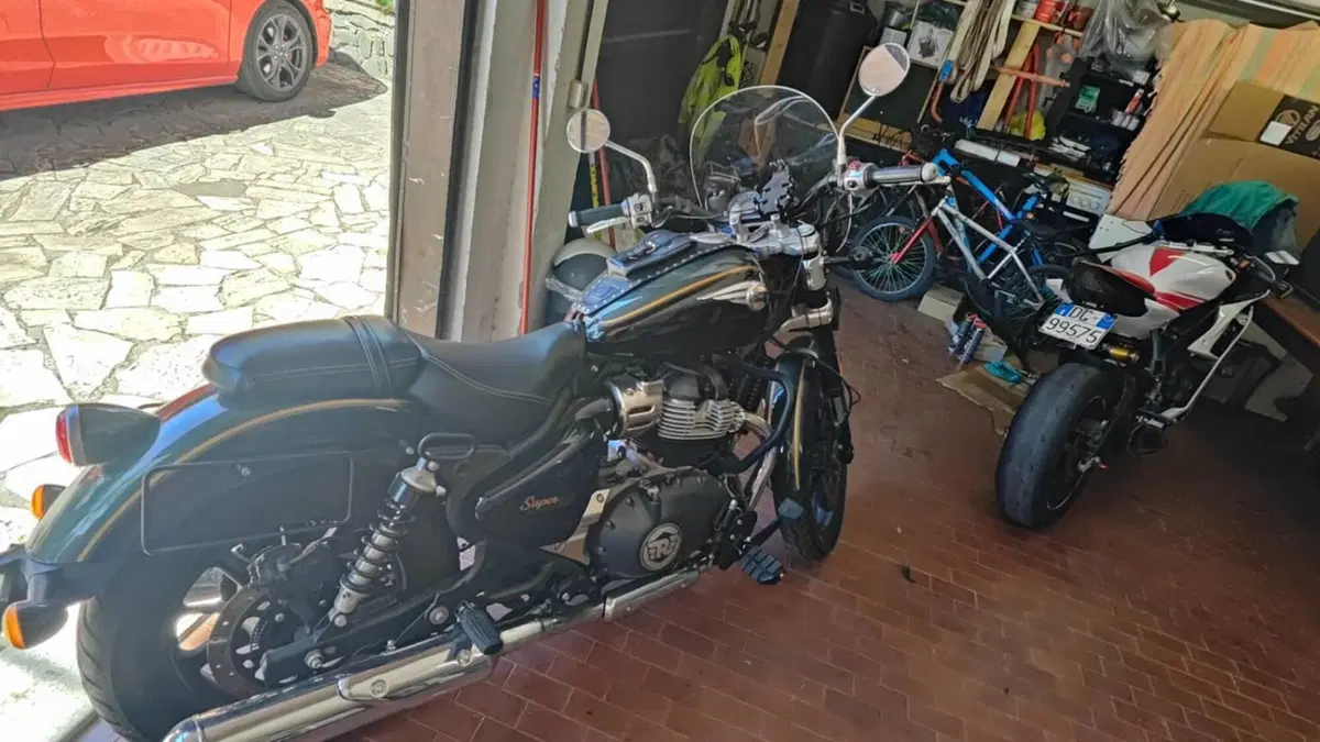Royal Enfield Super Meteor 650 (2023 - 26)  (4)